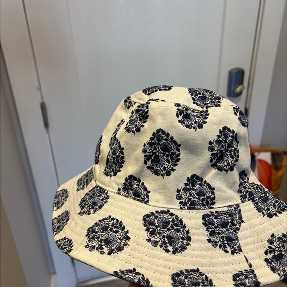 J Crew Floral Bucket Hat in Navy and Cream - Picture 2 of 7